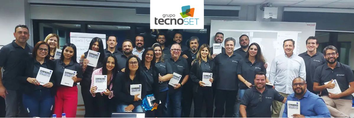 Foto de encerramento da turma da Academia de vendas no Grupo Tecnoset