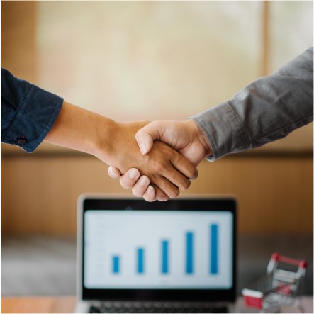 Aperto de mãos em negociação